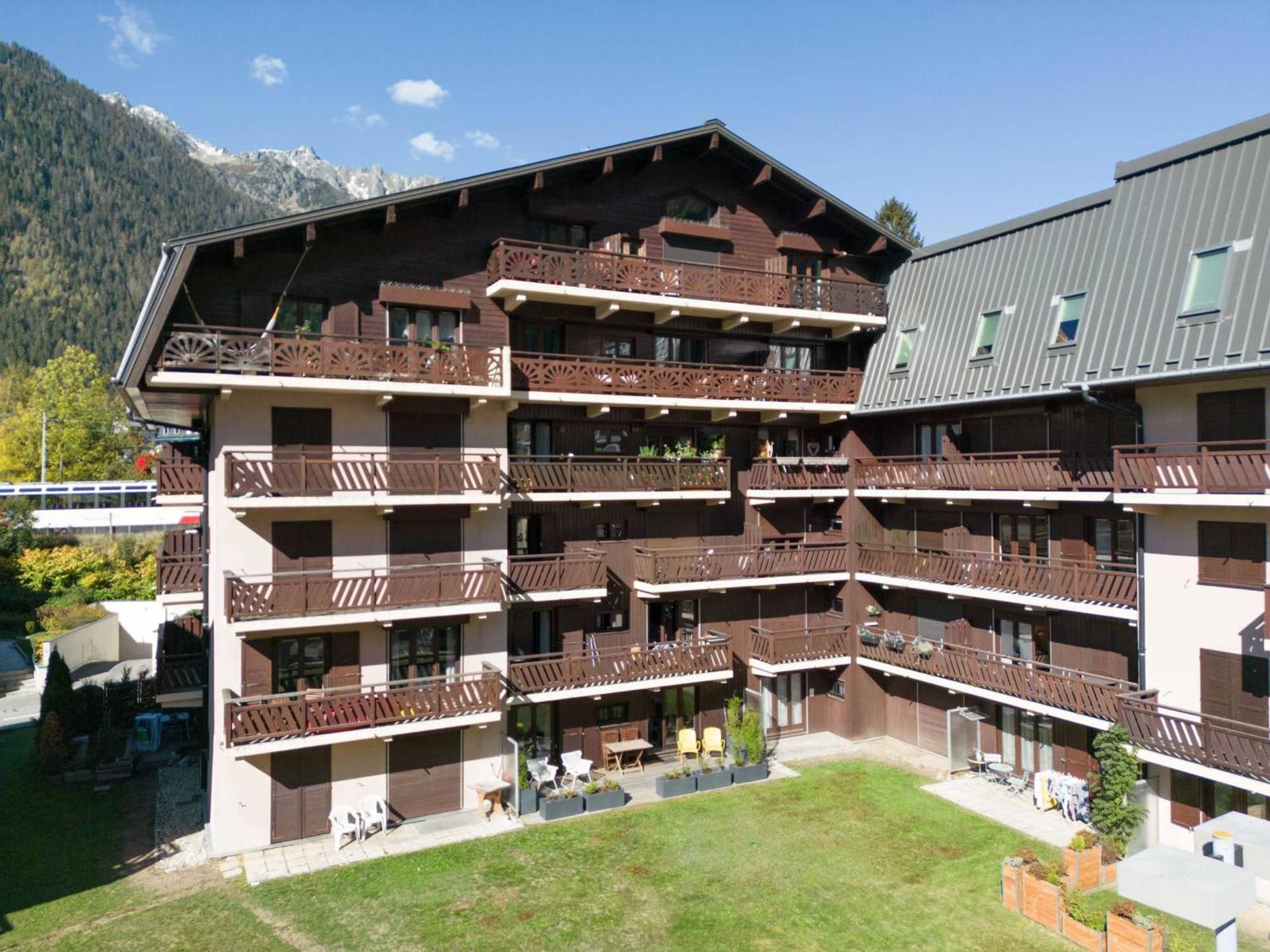 Apartment Avec Terrasse A Chamonix, Parking Et Wifi - Fr-1-343-230 *